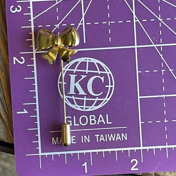 Bow Stick Pin Signed Mimi D N ~AKA~ Mimi di Niscemi Vintage Gold Tone Dainty - Picture 8 of 8